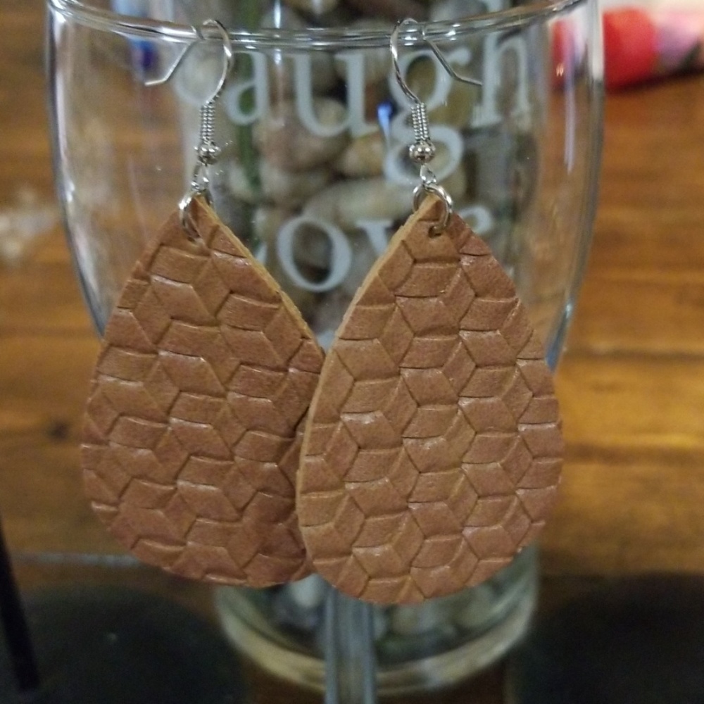 🏈Bohemian leather tear drop earrings - Picture 1 of 1